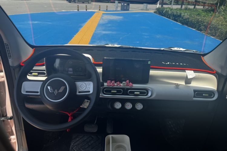 Used Wuling Hongguang MINIEV 2024 3rd Generation 215km Advanced Version
