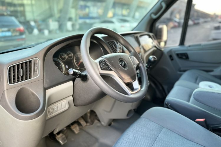 Used Foton Toano 2023 2.0T Manual Jixiang Long Wheelbase Mid-Top Rear Single Tire 7/9-Seater
