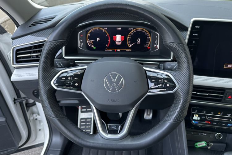 Used Volkswagen Tiguan L 2022 330TSI Automatic Two-Wheel Drive R-Line Enhanced Edition Interior 2