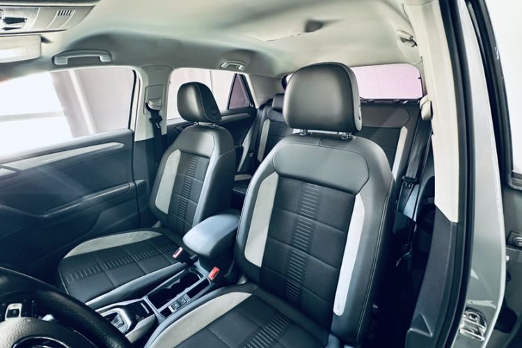 Used Volkswagen T-ROC 2018 230TSI DSG Two-Wheel Drive Advanced Version China V Standard
