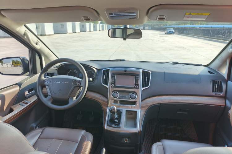 Used FORTHING Lingzhi PLUS 2021 Travel Edition 2.0L Manual Luxury 7-Seater
