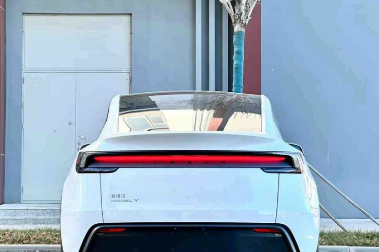 Used Tesla Model Y 2026 Rear-Drive Model