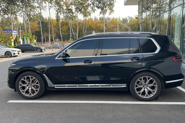 Used BMW X7 2023 xDrive40i Luxury Package with Leading Features