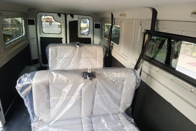 Used SRM New Energy E3L 2026 Model 325 KM CATL 41.86 kWh Smart Luxury 6/9-Seater Passenger Vehicle Interior 4