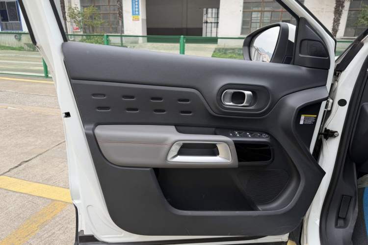 Used Citroen C5 AIRCROSS 2017 350THP Fashion Edition Interior 9