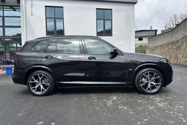 Used BMW X5 2023 xDrive 30Li Luxury M Sport Night Edition Package Exterior 12