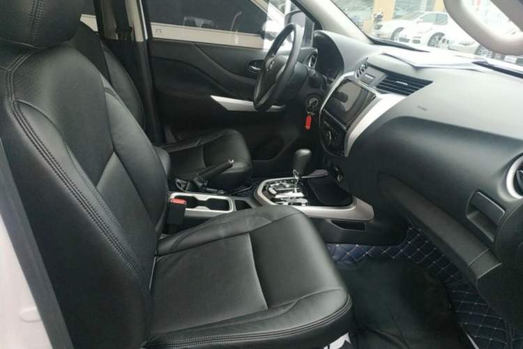 Used Nissan Navara 2017 2.5L Automatic 2WD Luxury Edition QR25
