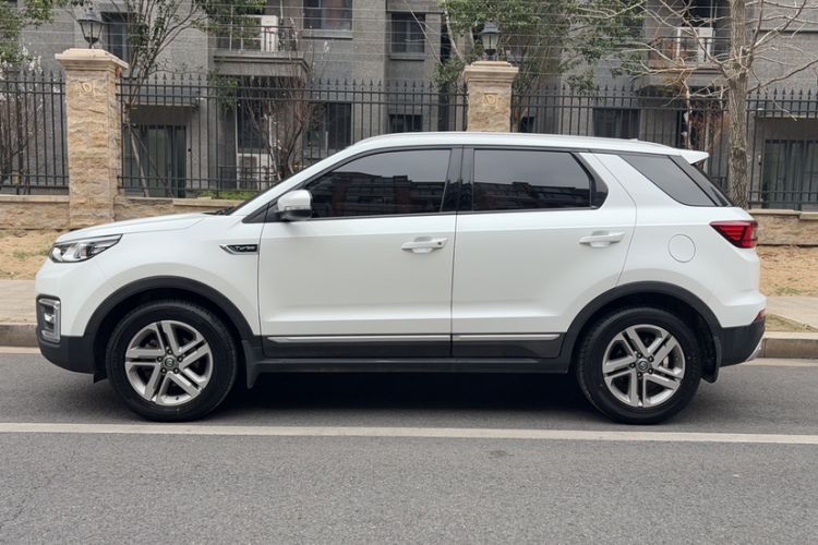 Used CHANGAN CS55 2018 1.5T Manual Colorful Model China V Standard