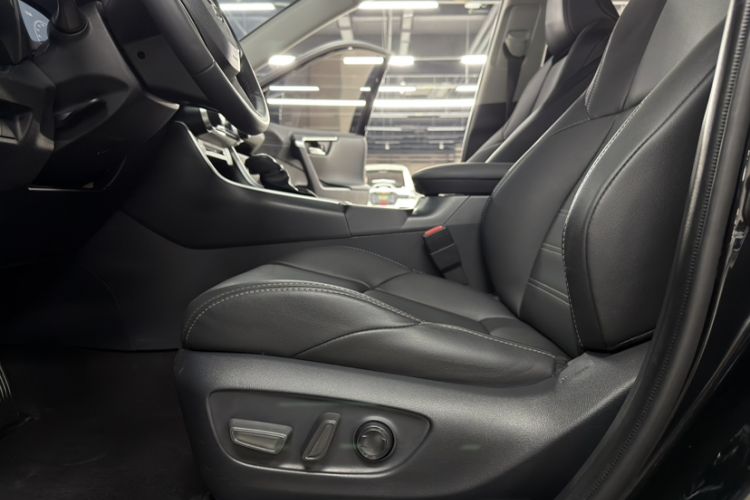 Used Toyota Wildlander 2023 Dual-Motor 2.5L E-CVT Two-Wheel Drive Luxury PLUS Edition
