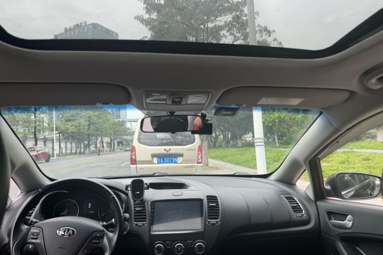 Used Kia K3 2016 1.6L Automatic GLS Interior 9