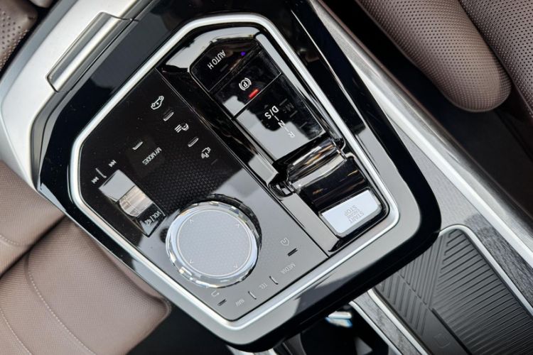 Used BMW 7 Series 2023 740Li Luxury Edition M Sport Package Interior 1