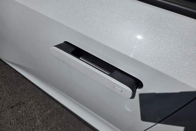 Used CHANGAN UNI-V iDD 2024 Blue Whale Smart Electric iDD 136km ZhiKu Model
