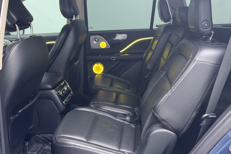 Used Lincoln Aviator 2020 3.0T V6 All-Wheel-Drive Premium Edition Left Rear Seat