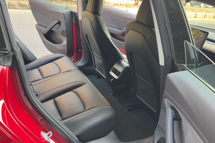 Used Tesla Model 3 2019 Long-Range All-Wheel-Drive Version
