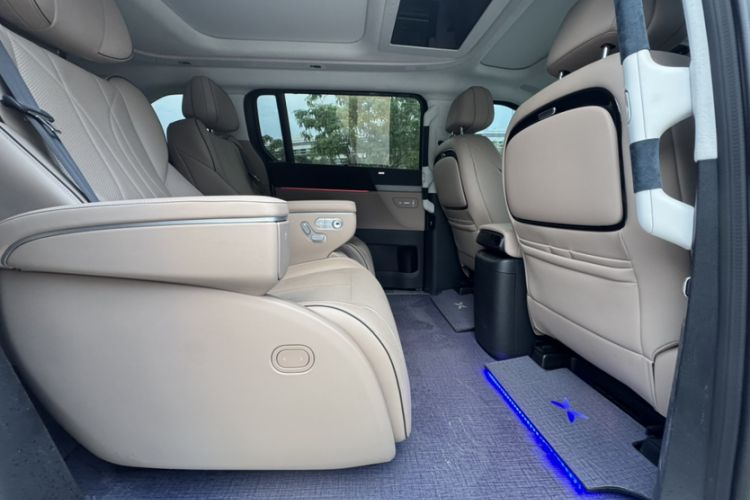 Used XPeng X9 2024 610 Long-Range Pro Interior 5