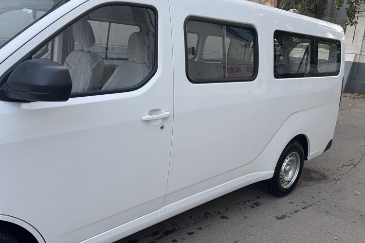 Used Wuling Yangguang 2024 300KM Comfort Version Passenger Van 75kW
