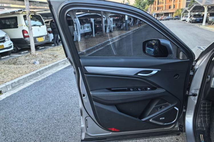 Used Geely Auto Monjaro New Energy 2019 400T YAOXINGZHE Pure Electric Range 80 KM