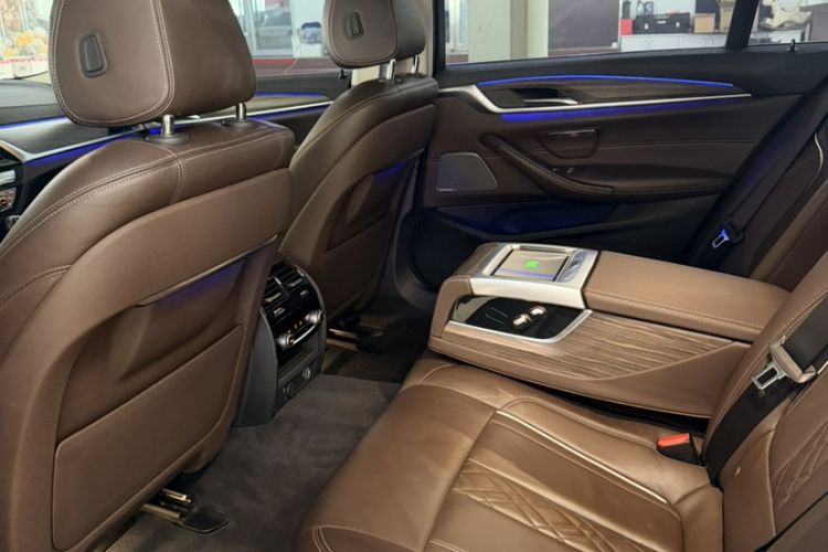 Used BMW 5 Series 2019 Facelifted 530Li Luxury Edition Premium Package
