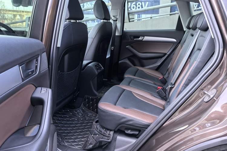 Used Audi Q5 2017 40 TFSI Technology Edition Interior 2