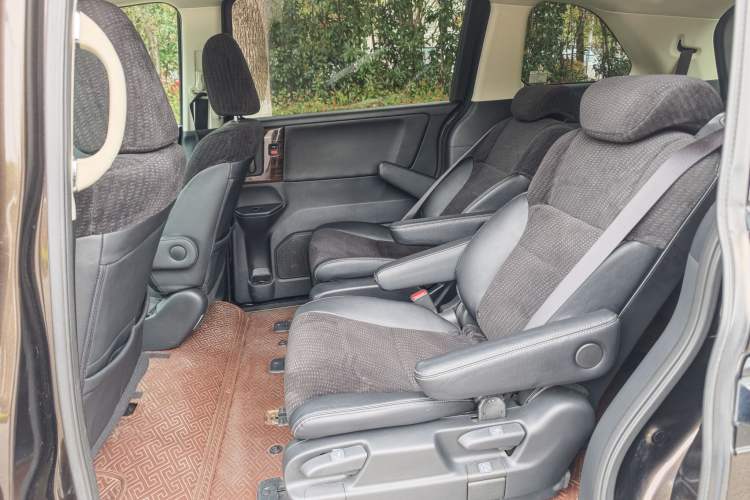 Used Honda Elysion 2016 2.4L Classic Edition Interior 3