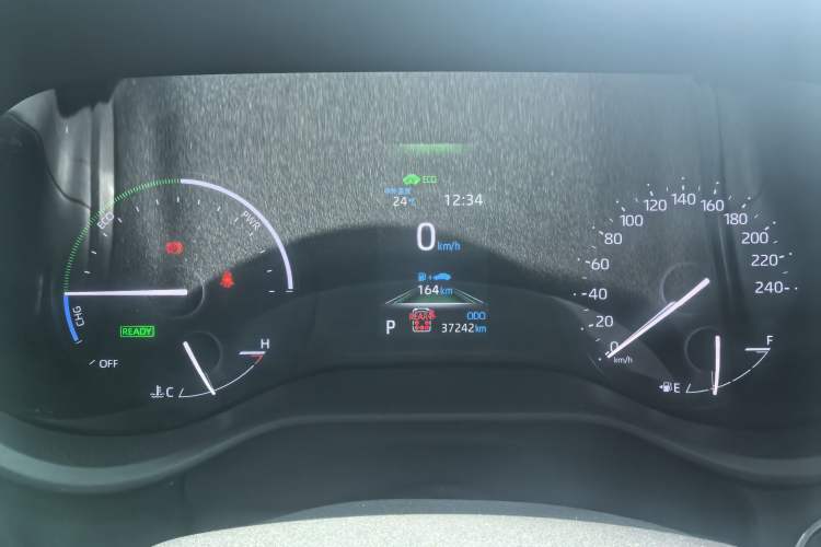 Used Toyota SIENNA 2024 2.5L Hybrid Luxury Edition Odometer Close Up