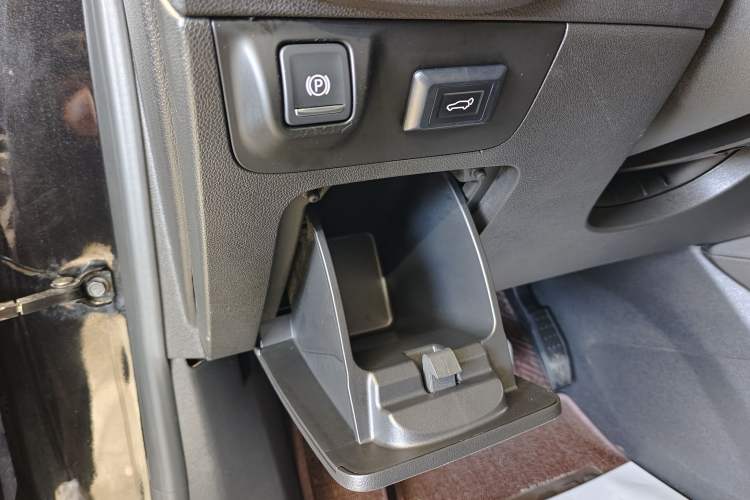 Used Buick Enclave 2020 28T Two-Wheel Drive Luxury Version Interior 14