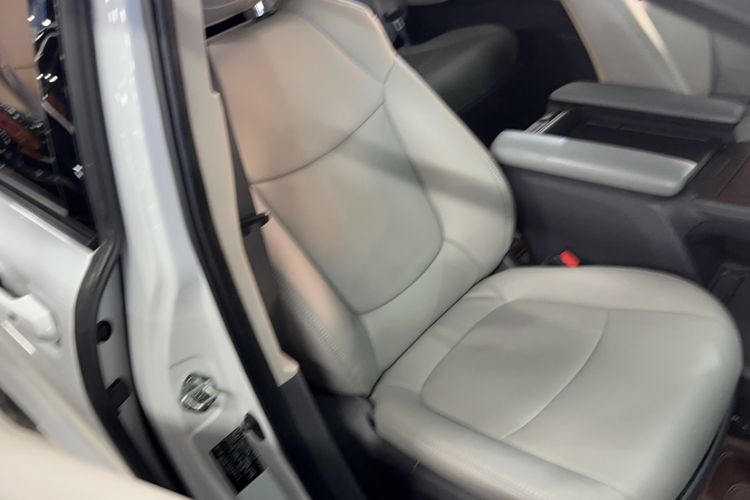 Used Toyota SIENNA 2023 2.5L Hybrid Comfort Edition Left Front Seat