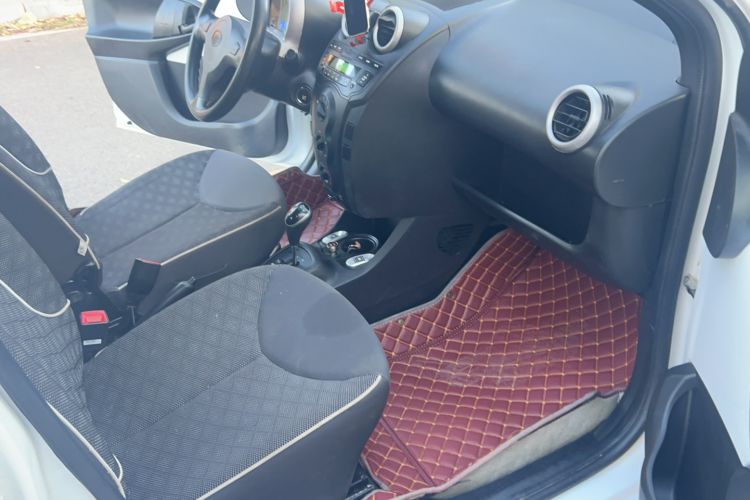 Used BYD F0 2015 1.0L AMT XuanKu Model Interior 9