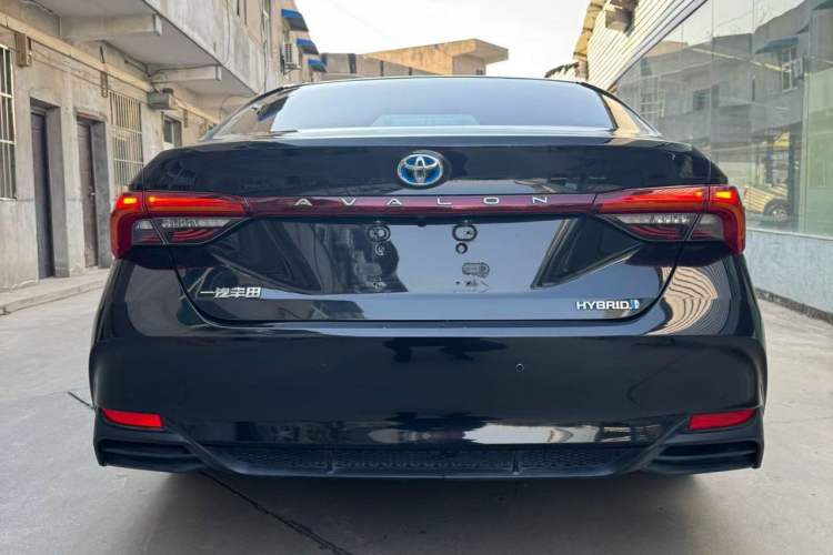 Used Toyota Avalon 2019 Dual-Engine 2.5L Luxury Edition China VI Standard