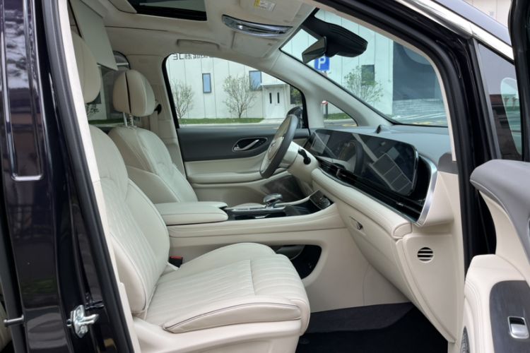 Used VOYAH Dream 2024 PHEV Ultra-Long Range Flagship Edition