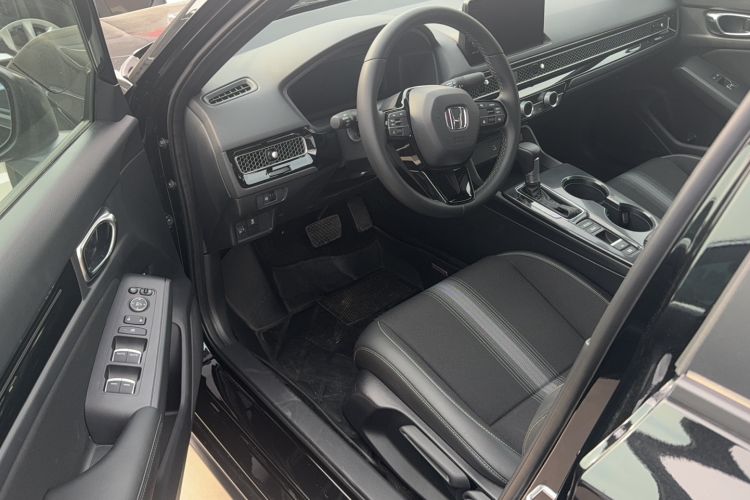 Used Honda Civic 2025 240TURBO CVT SmartFun Pro Interior 1