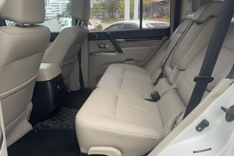 Used Mitsubishi Pajero 2017 V97 3.8L 5-Door GLS Model with Sunroof – Middle East
