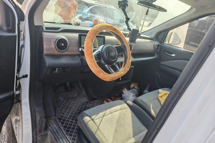 Used Ruichi EC75 2025 Model Passenger Vehicle Smart Driving Ultra-Charging Edition Pioneer II 50.1 kWh