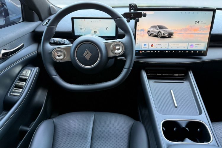 Used Baojun Yunhai 2024 140km Plug-in Hybrid Version Interior 2