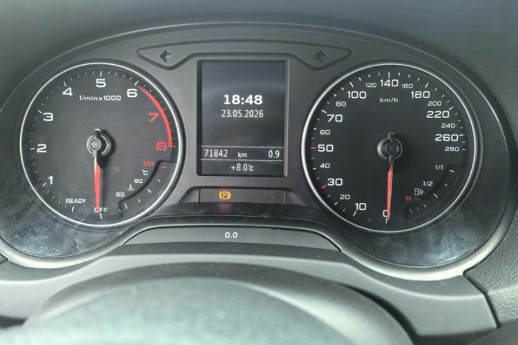 Used Audi A3 2020 Sportback 35 TFSI Fashion Edition China VI Emission Standard Odometer Close Up