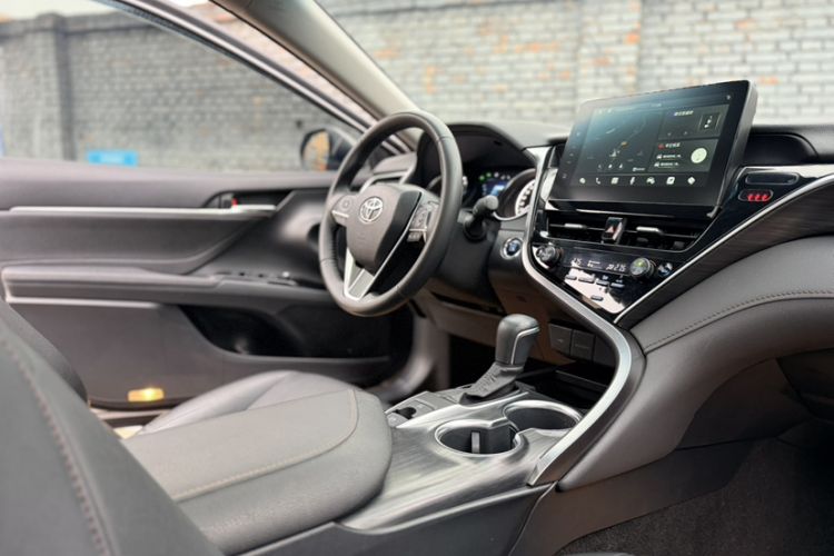 Used Toyota Camry 2021 2.0G Luxury Edition
