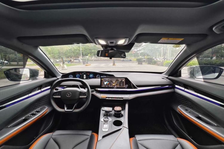 Used CHANGAN UNI-V 2024 1.5T High-Energy Version Interior 3
