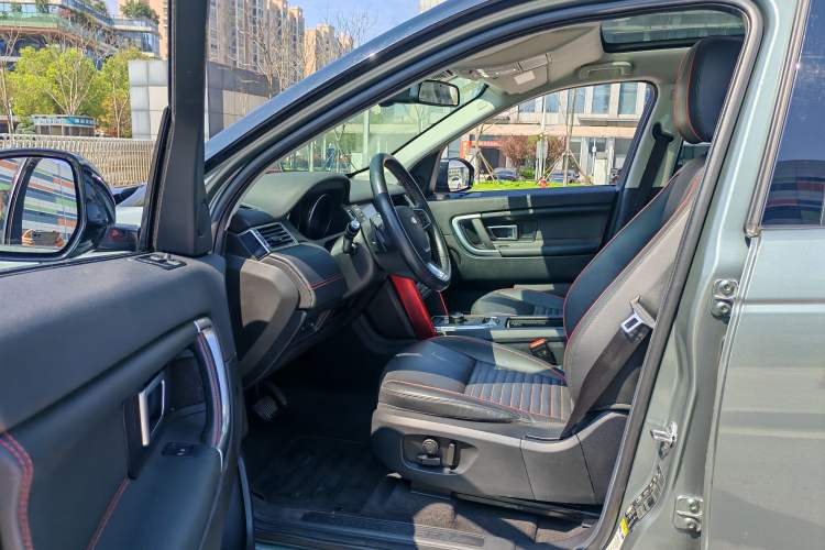 Used Land Rover Discovery Sport 2019 240 PS SE Dynamic Version China VI Standard Interior 3