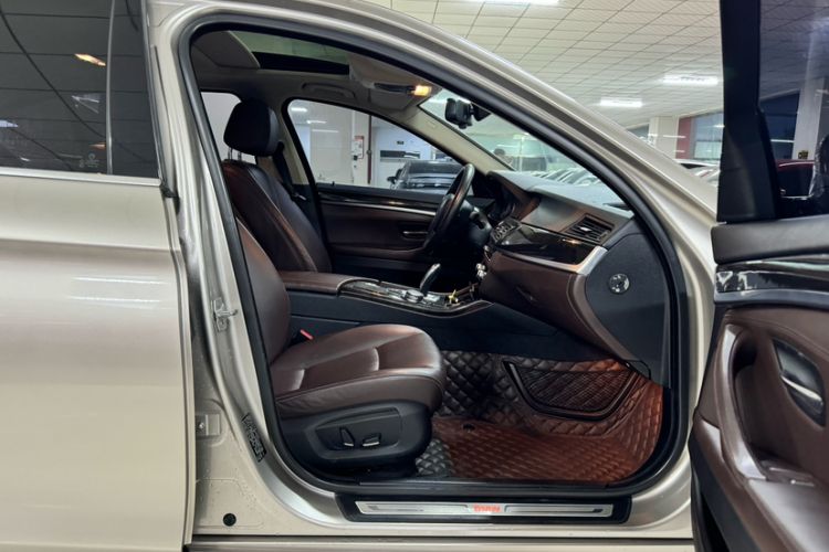 Used BMW 5 Series 2014 525Li Luxury Design Package Interior 4