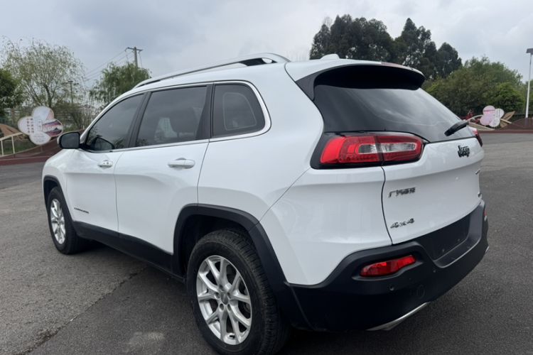 Used Jeep Cherokee 2016 2.4L Professional Edition Exterior 1