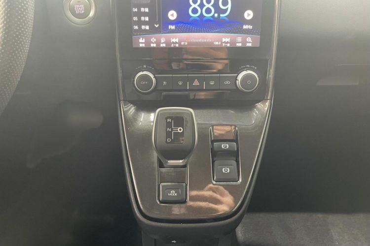 Used ORA iQ 2018 Smart Connectivity Model