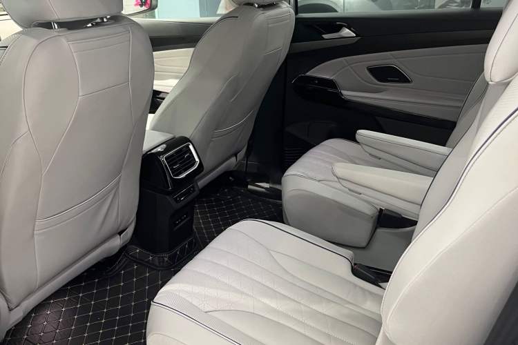 Used Volkswagen ID.6 X 2023 Upgraded Version Kinetic All-Wheel Drive Edition