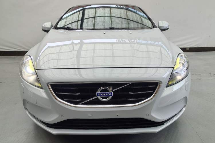 Used Volvo V40 2014 2.0T Zhiya Edition
