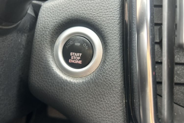 Used JMC Yusheng S350 2016 2.0T Automatic 4x4 Gasoline Luxury Version with Sunroof 7 Seats
