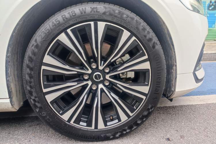 Used Volvo V60 2024 B5 Zhiyuan Luxury Edition
