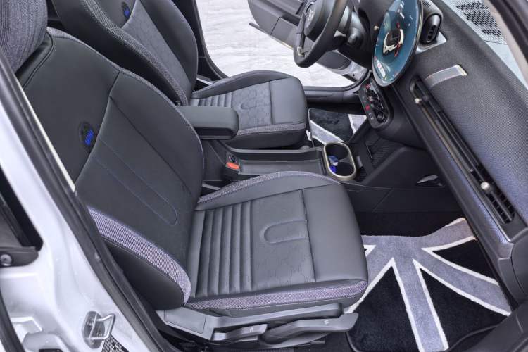 Used MINI MINI 2025 1.5T COOPER Classic Edition Five-Door Version
