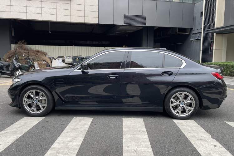 Used BMW i3 2024 eDrive 35 L
