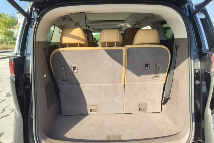 Used Denza D9 2022 EV 600 Four-Wheel Drive Prestige Model