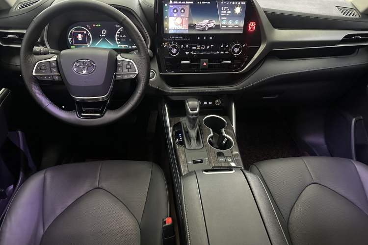 Used Toyota Highlander 2024 2.5L Smart Electric Hybrid Dual-Engine Four-Wheel Drive Prestige Version – 7 Seats