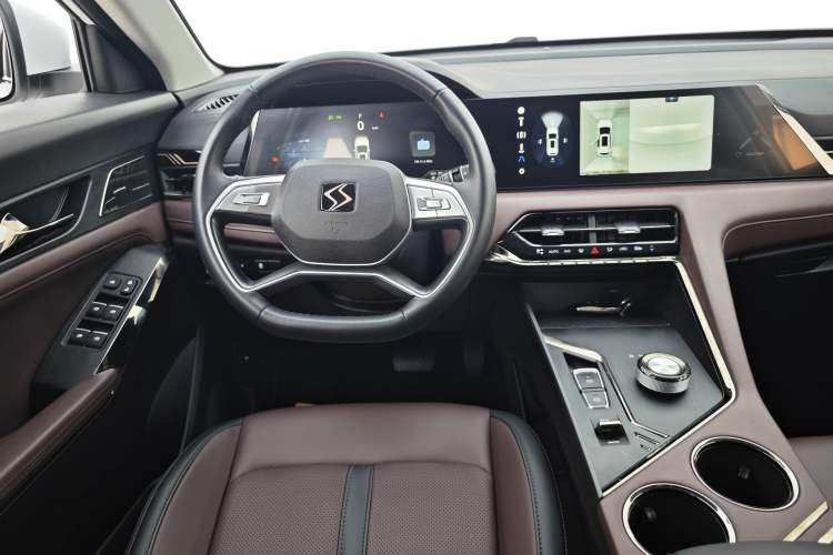 Used SOL X8 PLUS 2023 1.5 TGDI DCT Smart Edition 7-Seater